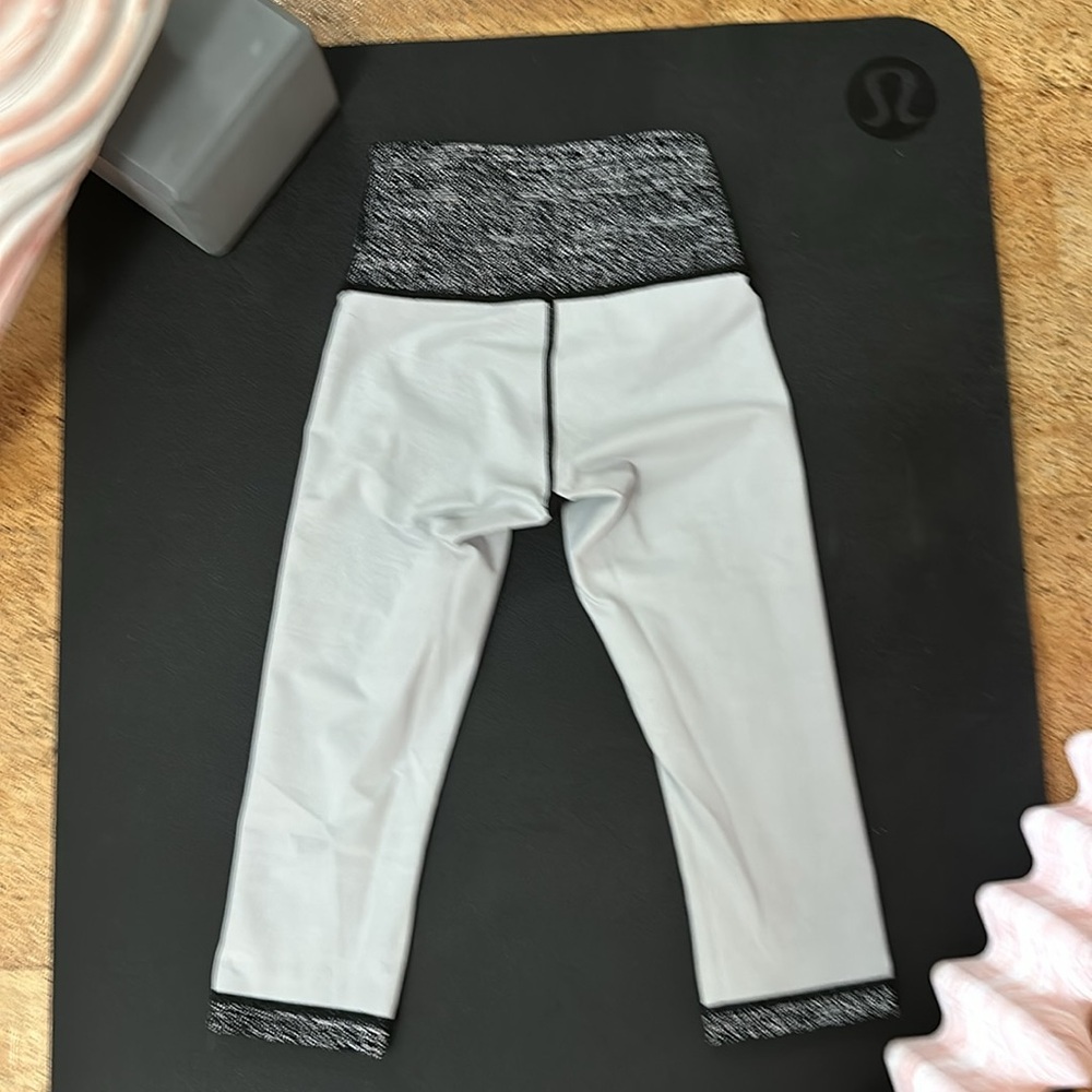 Lululemon Wunder Under Capris Size 2 - Picture 7 of 9